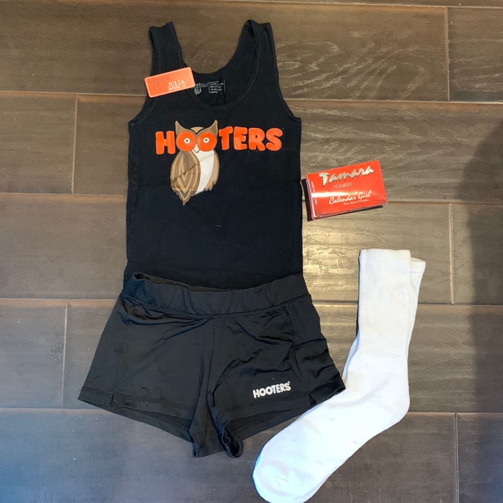 Hooters Girl 🦉🧡🖤